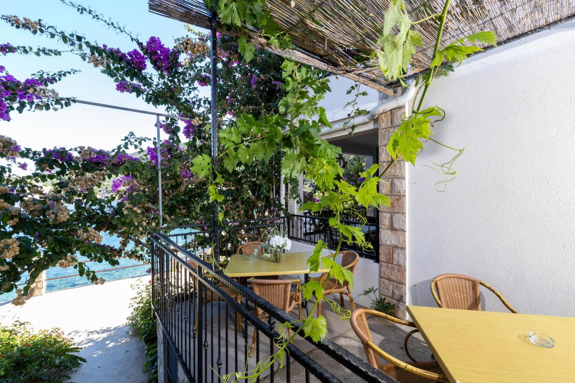 Apartmani Nikola Zastražišće Buitenkant foto