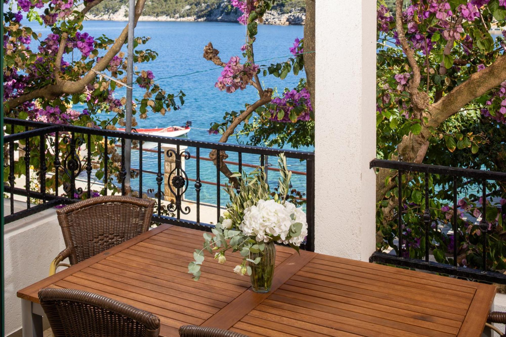 Apartmani Nikola Zastražišće Buitenkant foto