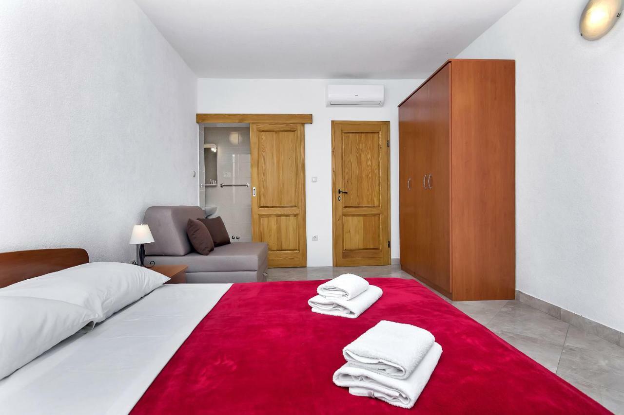 Apartmani Nikola Zastražišće Buitenkant foto