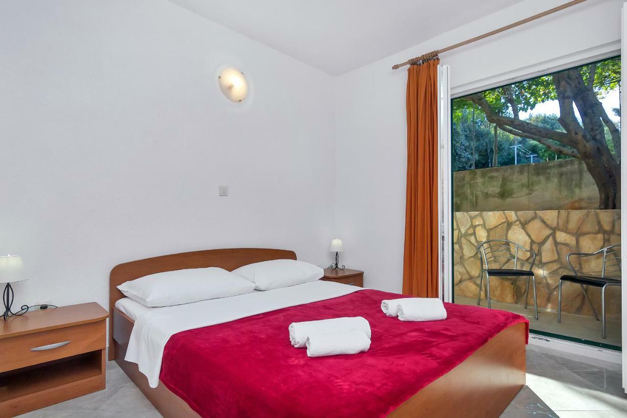 Apartmani Nikola Zastražišće Buitenkant foto