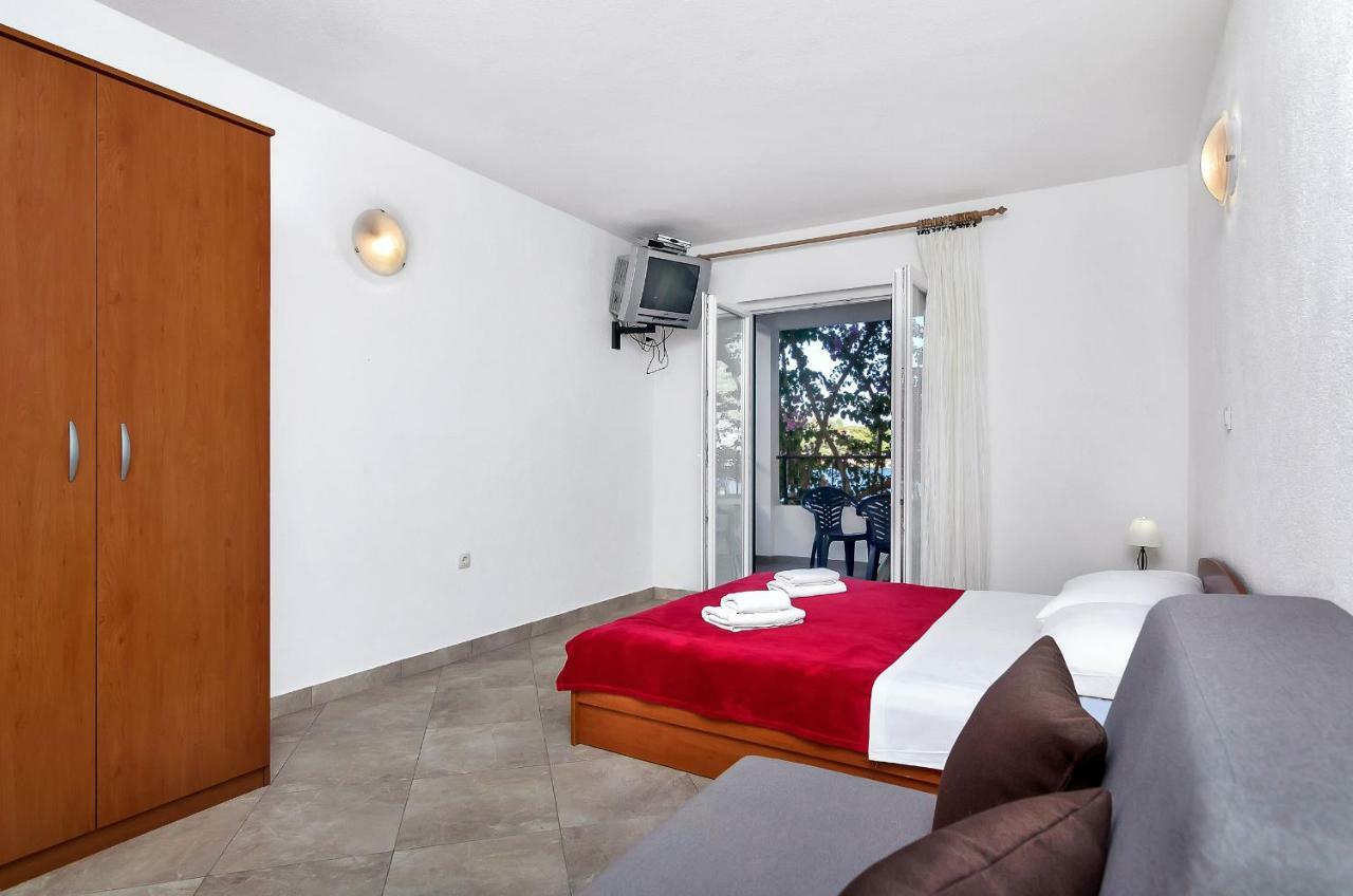 Apartmani Nikola Zastražišće Buitenkant foto