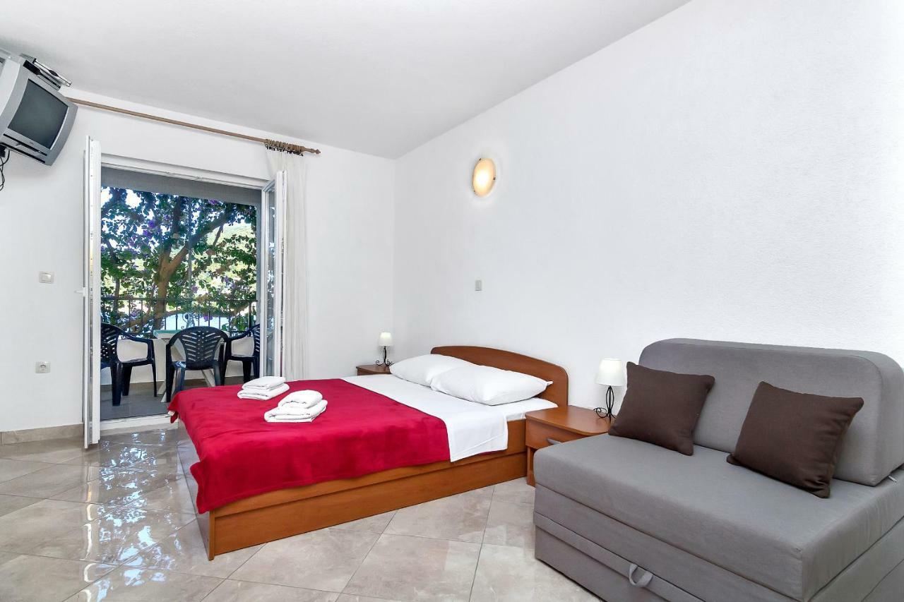 Apartmani Nikola Zastražišće Buitenkant foto
