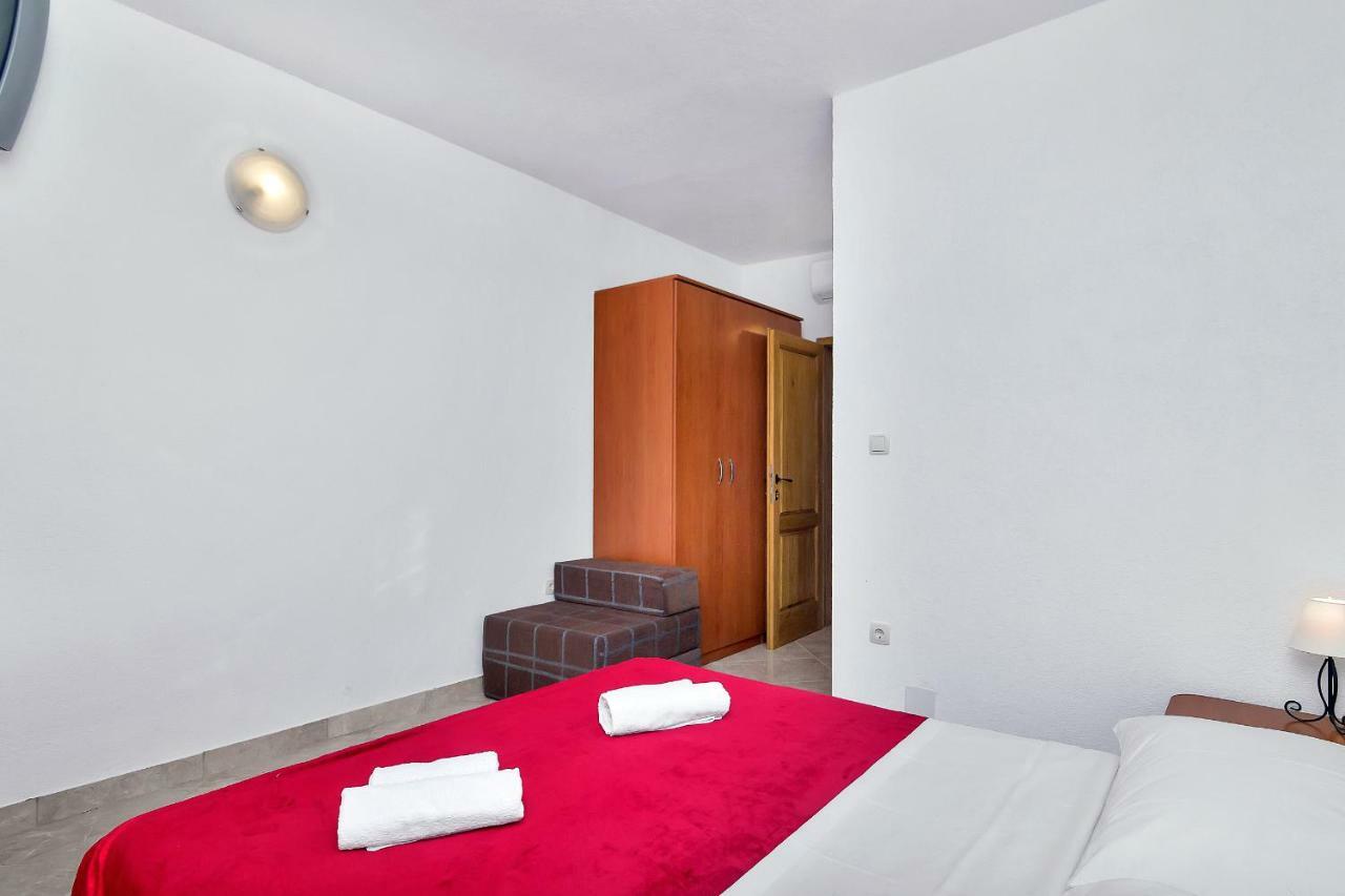 Apartmani Nikola Zastražišće Buitenkant foto