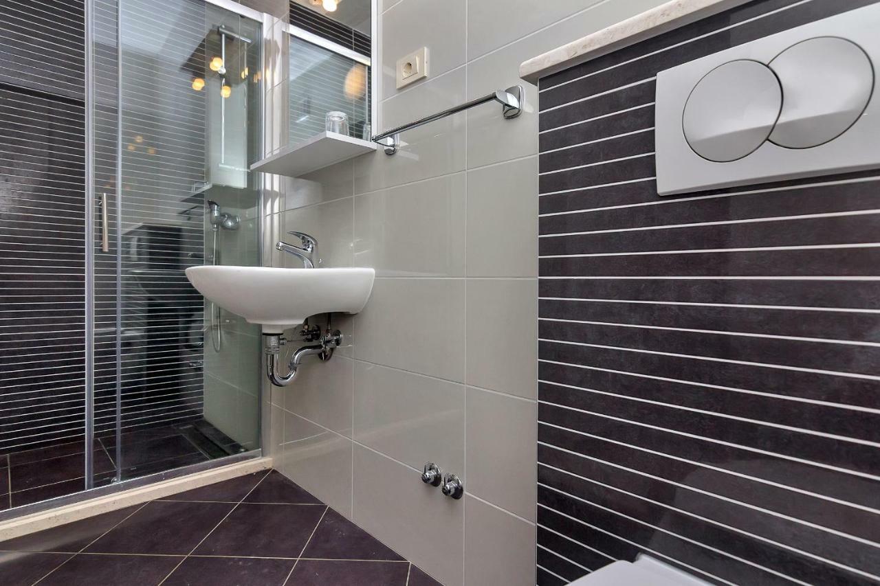 Apartmani Nikola Zastražišće Buitenkant foto