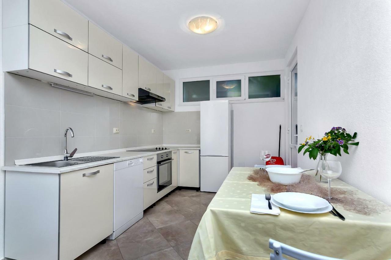 Apartmani Nikola Zastražišće Buitenkant foto