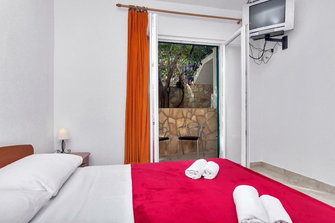 Apartmani Nikola Zastražišće Buitenkant foto